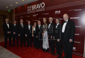 Políticos, empresarios, académicos y humanitarios, Premios Bravo 2016